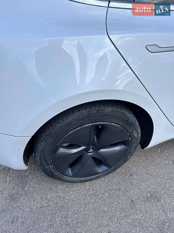Седан Tesla Model 3 2020 в Бориславі