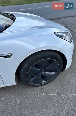 Седан Tesla Model 3 2020 в Бориславі