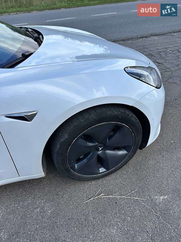 Седан Tesla Model 3 2020 в Бориславі