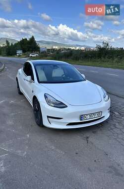 Седан Tesla Model 3 2020 в Бориславі