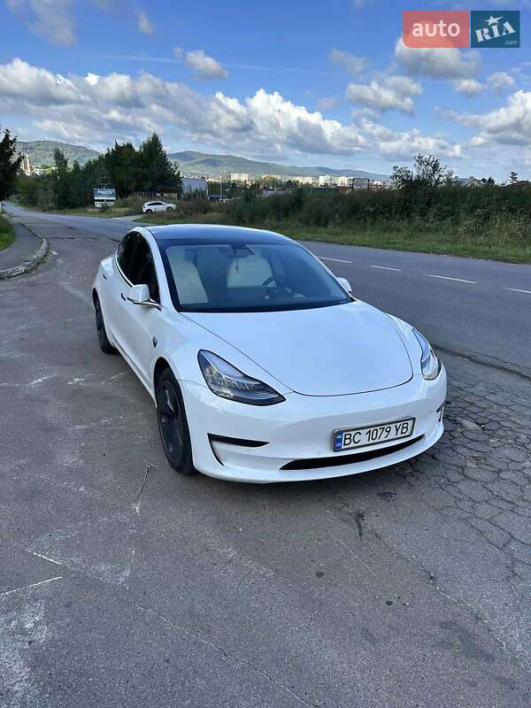 Седан Tesla Model 3 2020 в Бориславі