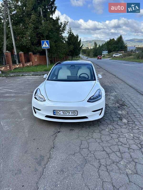 Седан Tesla Model 3 2020 в Бориславе