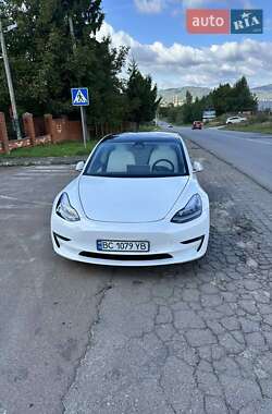 Седан Tesla Model 3 2020 в 
