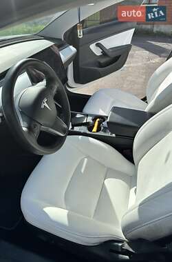 Седан Tesla Model 3 2020 в Бориславі