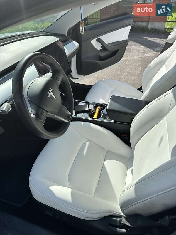 Седан Tesla Model 3 2020 в Бориславі