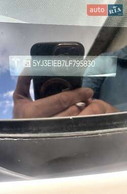 Седан Tesla Model 3 2020 в 