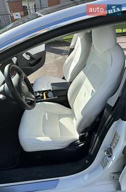 Седан Tesla Model 3 2020 в Бориславі
