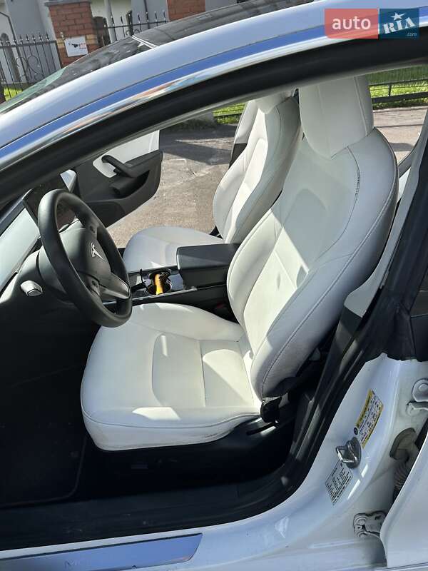 Седан Tesla Model 3 2020 в Бориславі