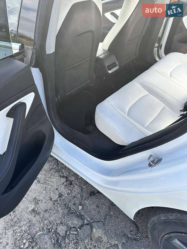 Седан Tesla Model 3 2020 в Бориславі