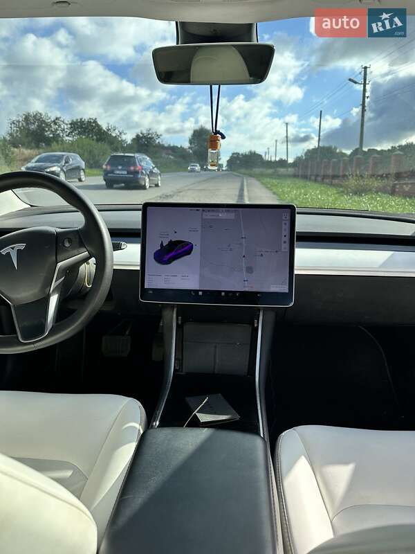 Седан Tesla Model 3 2020 в Бориславі