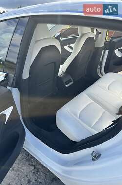 Седан Tesla Model 3 2020 в Бориславі
