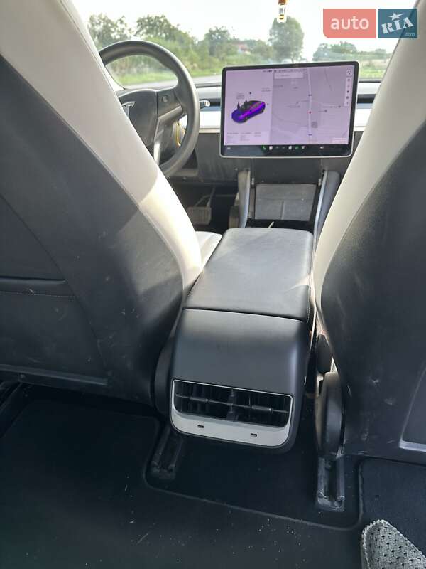 Седан Tesla Model 3 2020 в Бориславе