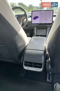Седан Tesla Model 3 2020 в 