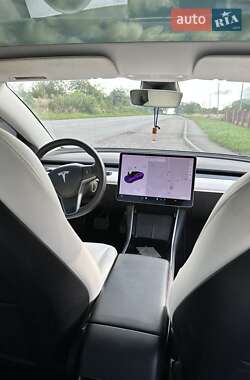 Седан Tesla Model 3 2020 в Бориславі