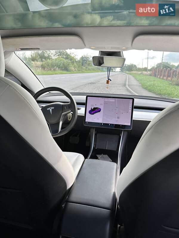 Седан Tesla Model 3 2020 в Бориславі