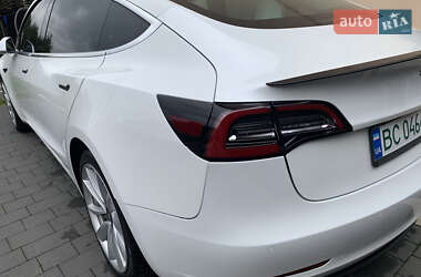 Седан Tesla Model 3 2019 в Львові