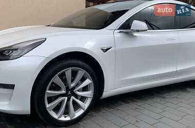 Седан Tesla Model 3 2019 в Львові