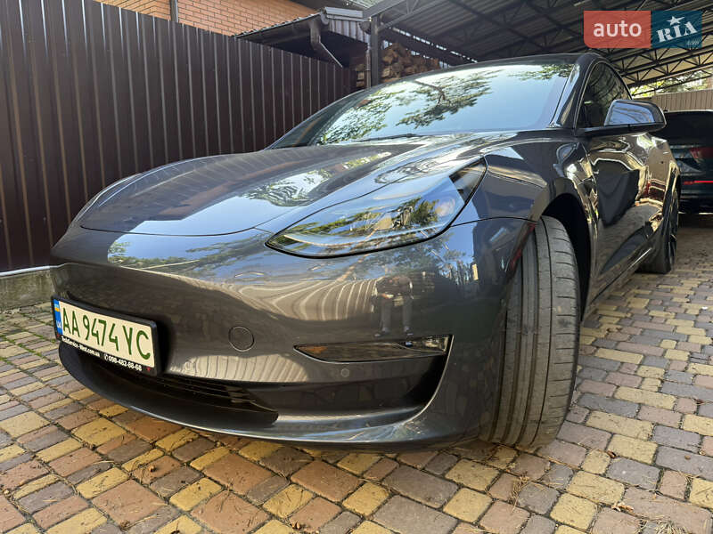 Седан Tesla Model 3 2022 в Буче
