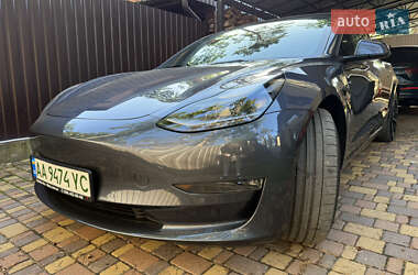 Седан Tesla Model 3 2022 в 