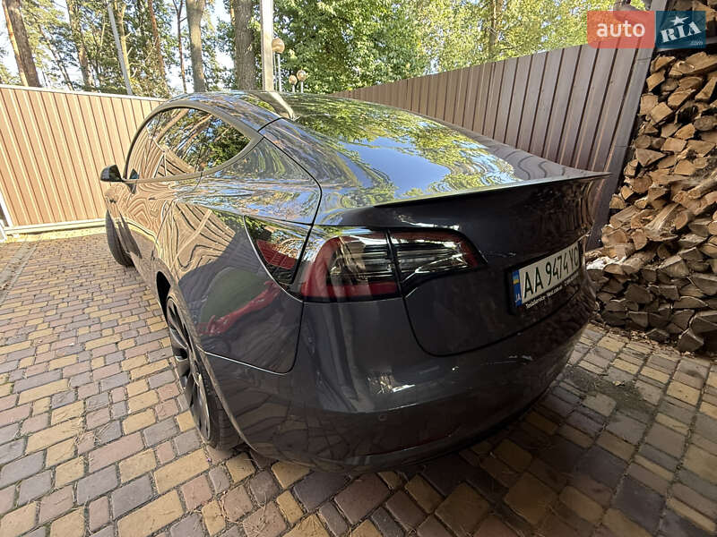 Седан Tesla Model 3 2022 в Буче