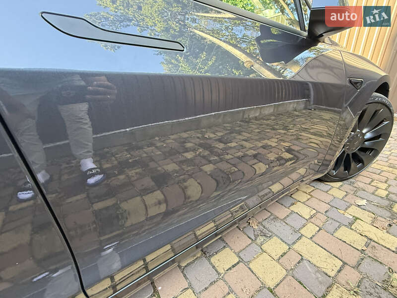 Седан Tesla Model 3 2022 в Буче