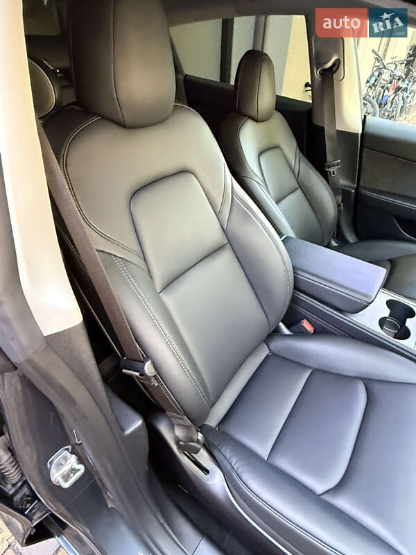 Седан Tesla Model 3 2022 в Буче