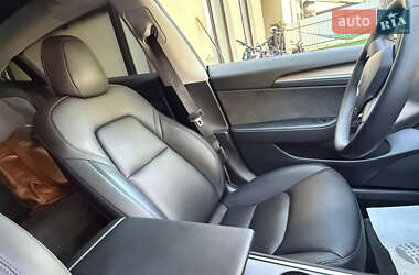 Седан Tesla Model 3 2022 в 