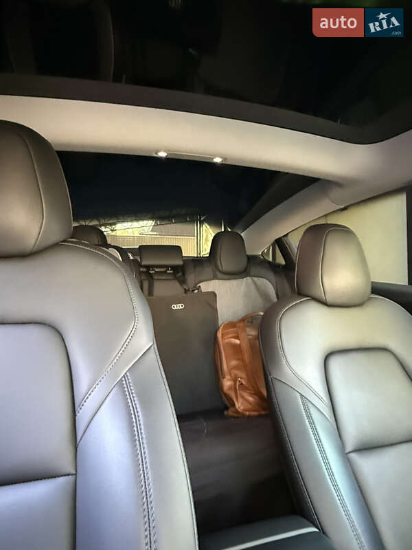 Седан Tesla Model 3 2022 в Буче