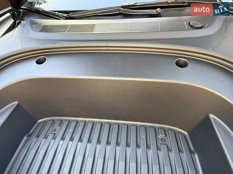 Седан Tesla Model 3 2022 в Буче