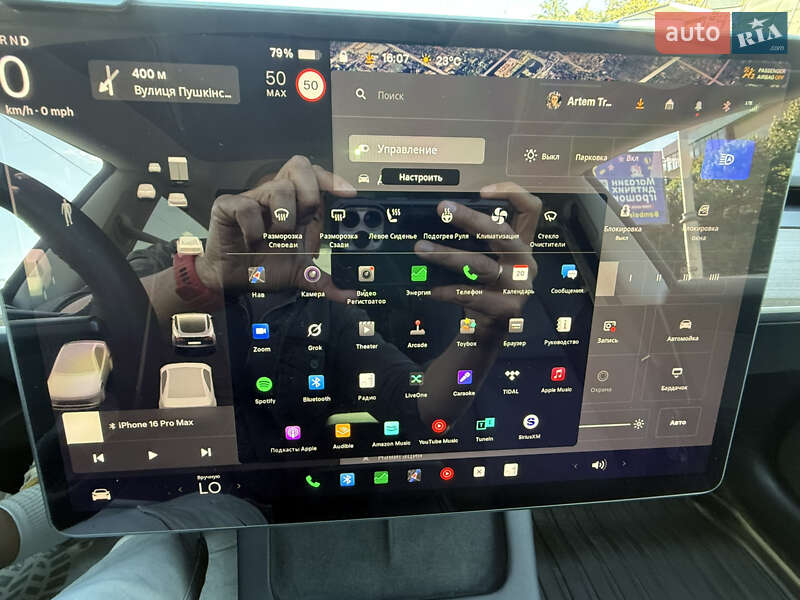 Седан Tesla Model 3 2022 в Буче