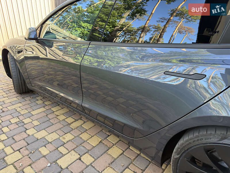 Седан Tesla Model 3 2022 в Буче