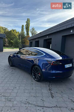 Седан Tesla Model 3 2020 в 