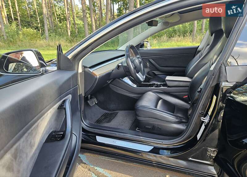 Седан Tesla Model 3 2019 в Житомире