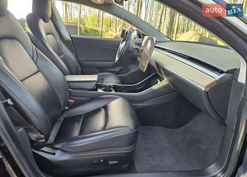 Седан Tesla Model 3 2019 в Житомире