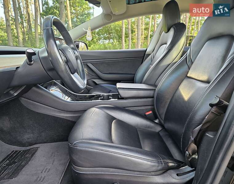Седан Tesla Model 3 2019 в Житомире