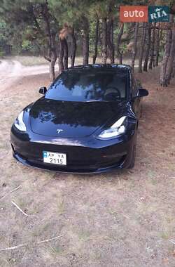Седан Tesla Model 3 2023 в 