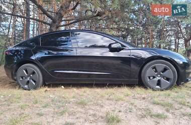 Седан Tesla Model 3 2023 в 