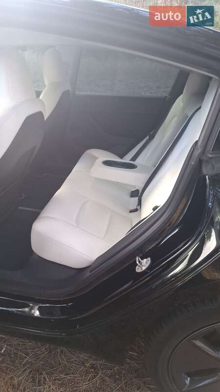 Седан Tesla Model 3 2023 в Запоріжжі