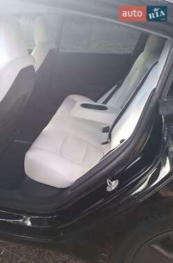Седан Tesla Model 3 2023 в 