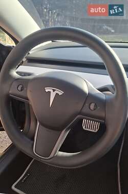 Седан Tesla Model 3 2023 в 