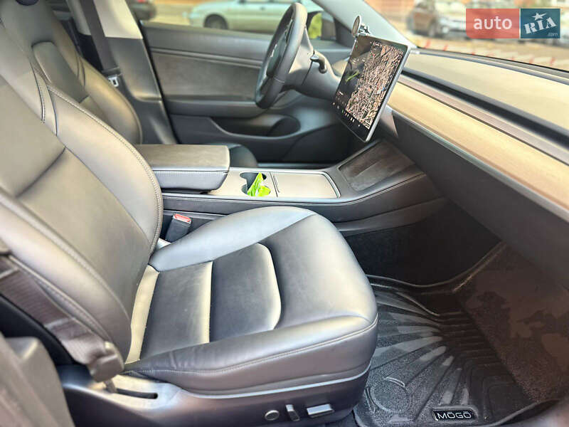 Седан Tesla Model 3 2020 в Одессе