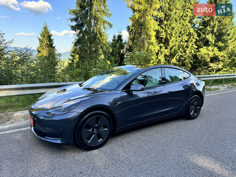 Седан Tesla Model 3 2023 в Львове