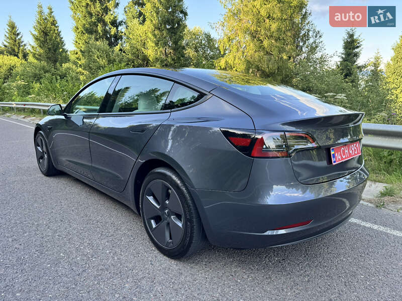 Седан Tesla Model 3 2023 в Львове
