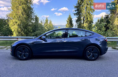 Седан Tesla Model 3 2023 в 