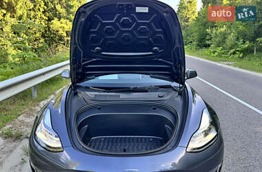 Седан Tesla Model 3 2023 в 