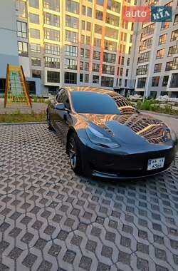 Седан Tesla Model 3 2023 в 