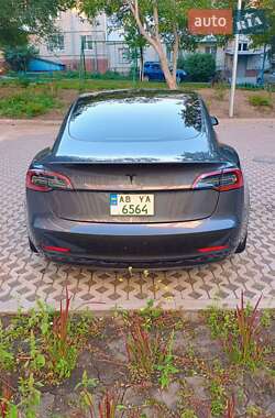 Седан Tesla Model 3 2023 в 