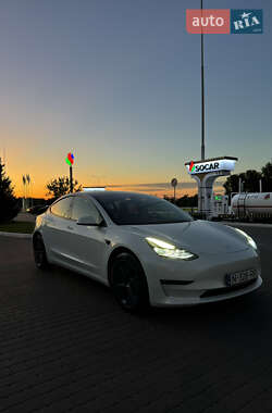 Седан Tesla Model 3 2021 в 