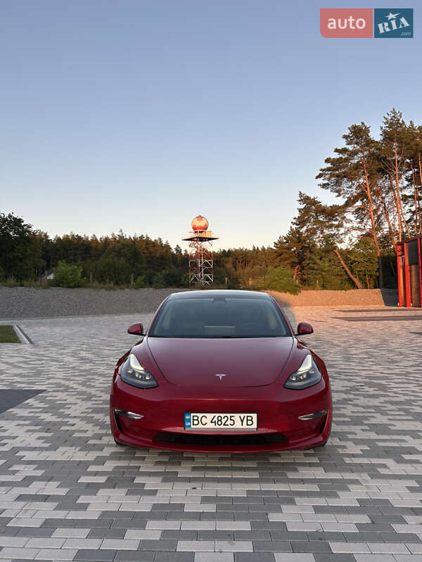 Седан Tesla Model 3 2020 в Львові