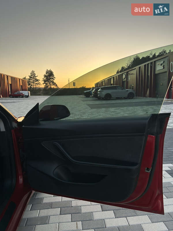 Седан Tesla Model 3 2020 в Львові